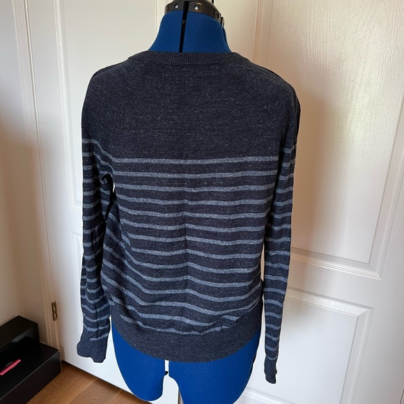 PULLOVER SWEATER✨Navy Blue Crew Neck Sweater Size Small - Picture 2 of 4